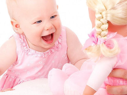 Your baby's development: when will your baby crawl and stand?